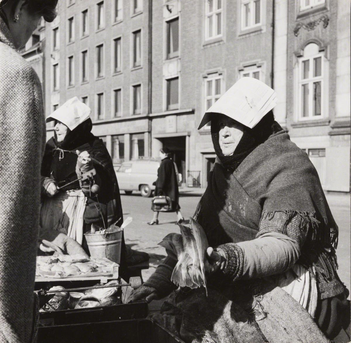 Esther Bubley, The fish market in the center of Copenhagen, Denmark, 1954.